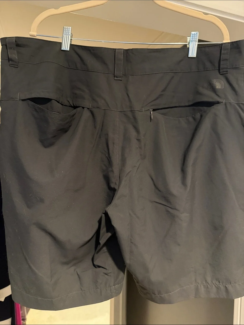 The North Face Men's Black  40 XL athletic shorts
